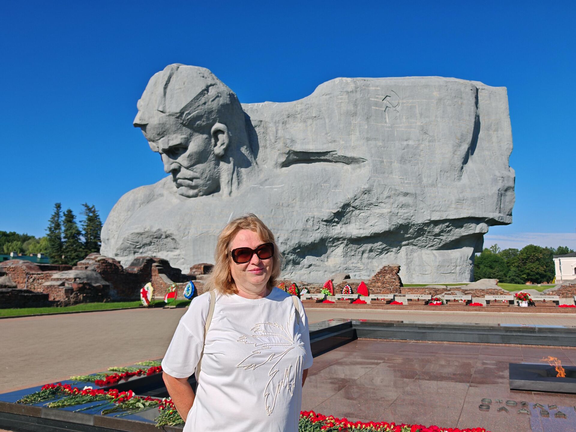 Туристка из России Ирина Пичугина приехала в Брестскую крепость с семьей - Sputnik Беларусь, 1920, 31.07.2025