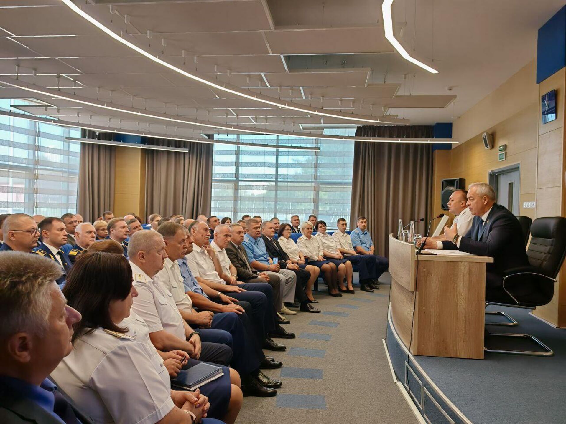 Председатель Палаты представителей Национально собрания Беларуси Игорь Сергеенко посетил Центр управления перевозками БЖД Председатель Палаты представителей Национально собрания Беларуси Игорь Сергеенко посетил Центр управления перевозками БЖД - Sputnik Беларусь, 1920, 01.08.2025