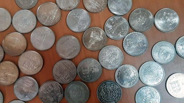Обнаруженные таможенниками монеты - Sputnik Беларусь