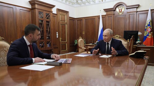 Глава ДНР Денис Пушилин и президент РФ Владимир Путин - Sputnik Беларусь