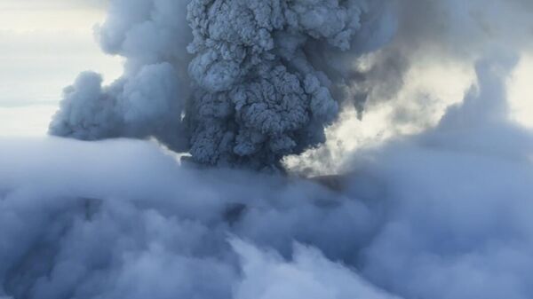 Извержение вулкана Крашенинникова на Камчатке - Sputnik Беларусь