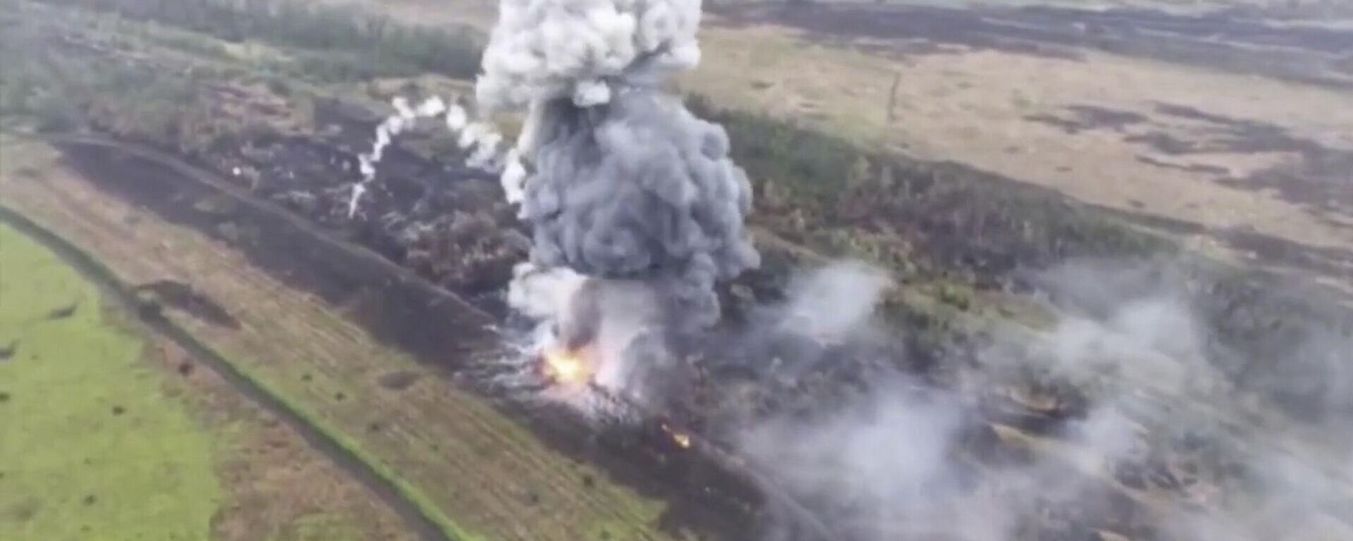 Дакладна ў люк: расійскі дрон прыцэльным пападаннем знішчыў БМП УСУ – відэа - Sputnik Беларусь, 1920, 05.08.2025
