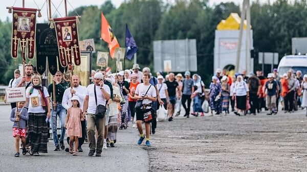 Беларускія праваслаўныя паломнікі ідуць хрэсным ходам у Смаленск - Sputnik Беларусь