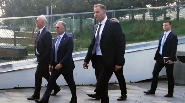 Генеральный директор Российского фонда прямых инвестиций (РФПИ), cпециальный представитель президента РФ по инвестиционно-экономическому сотрудничеству с зарубежными странами Кирилл Дмитриев и спецпосланник президента США Дональда Трампа по Ближнему Востоку Стивен Уиткофф в парке Зарядье - Sputnik Беларусь