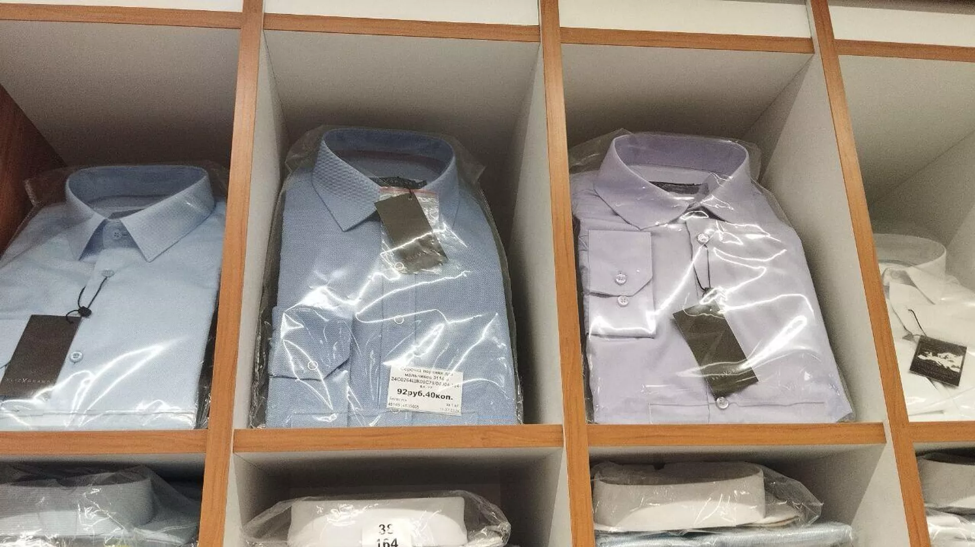 Отдел школьной формы в магазине Сколько стоит одеть ребенка в школу