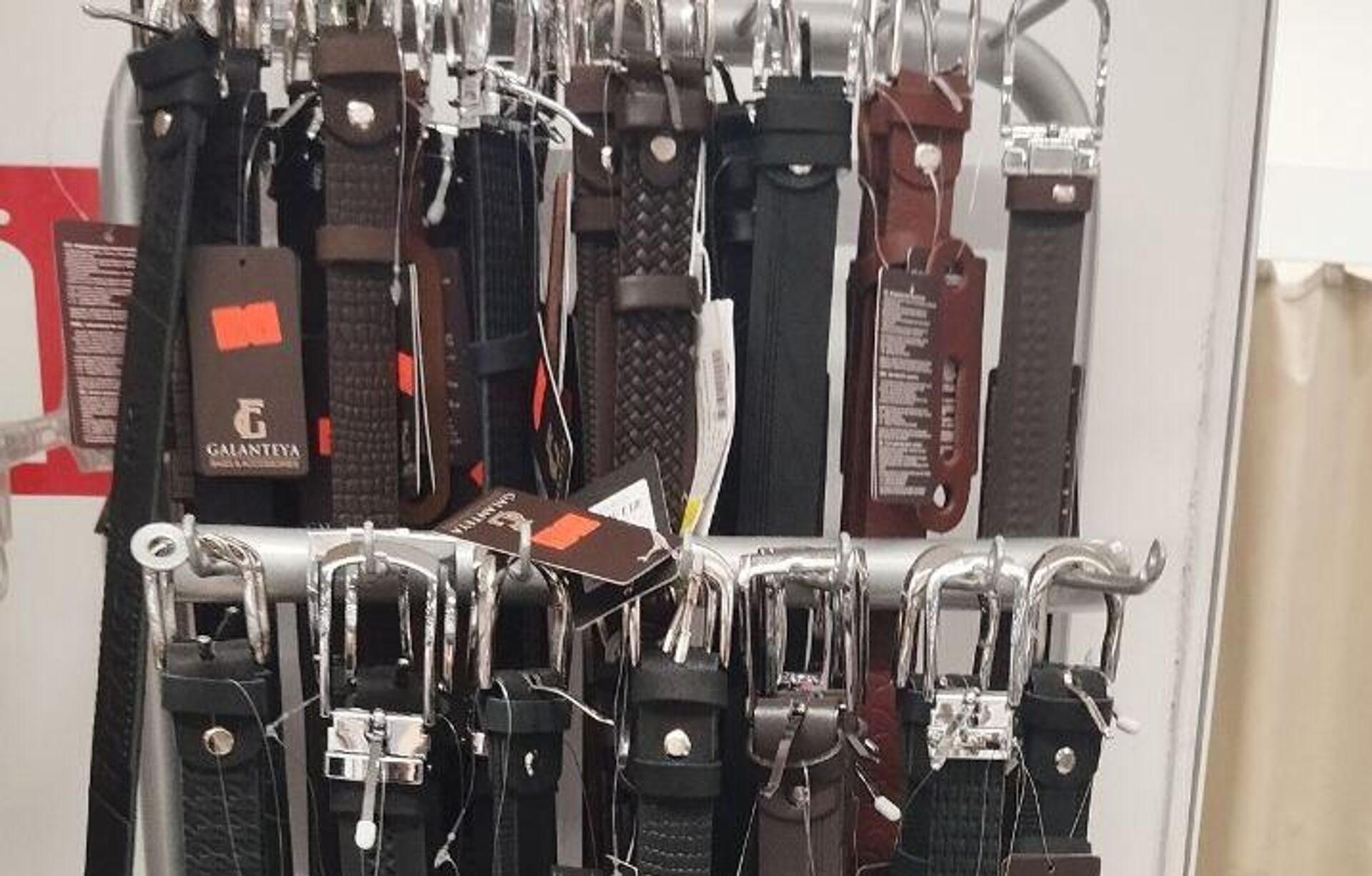 Продажа ремней в магазине - Sputnik Беларусь, 1920, 06.08.2025