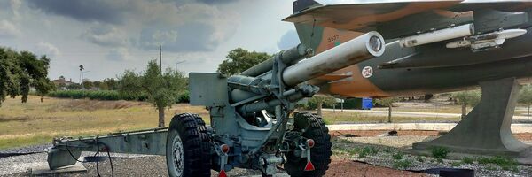 Гаубица M114 на постаменте в Португалии - Sputnik Беларусь