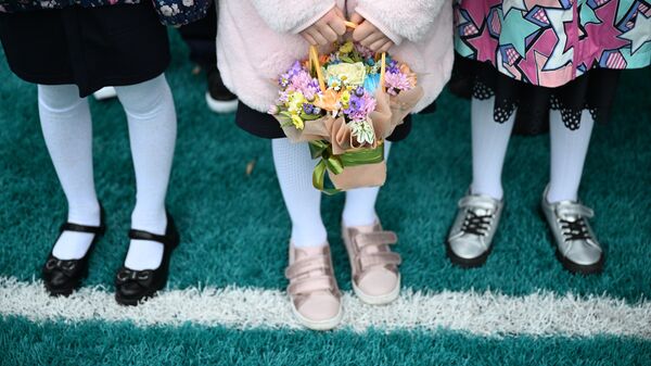 Первоклассники на торжественной линейке - Sputnik Беларусь