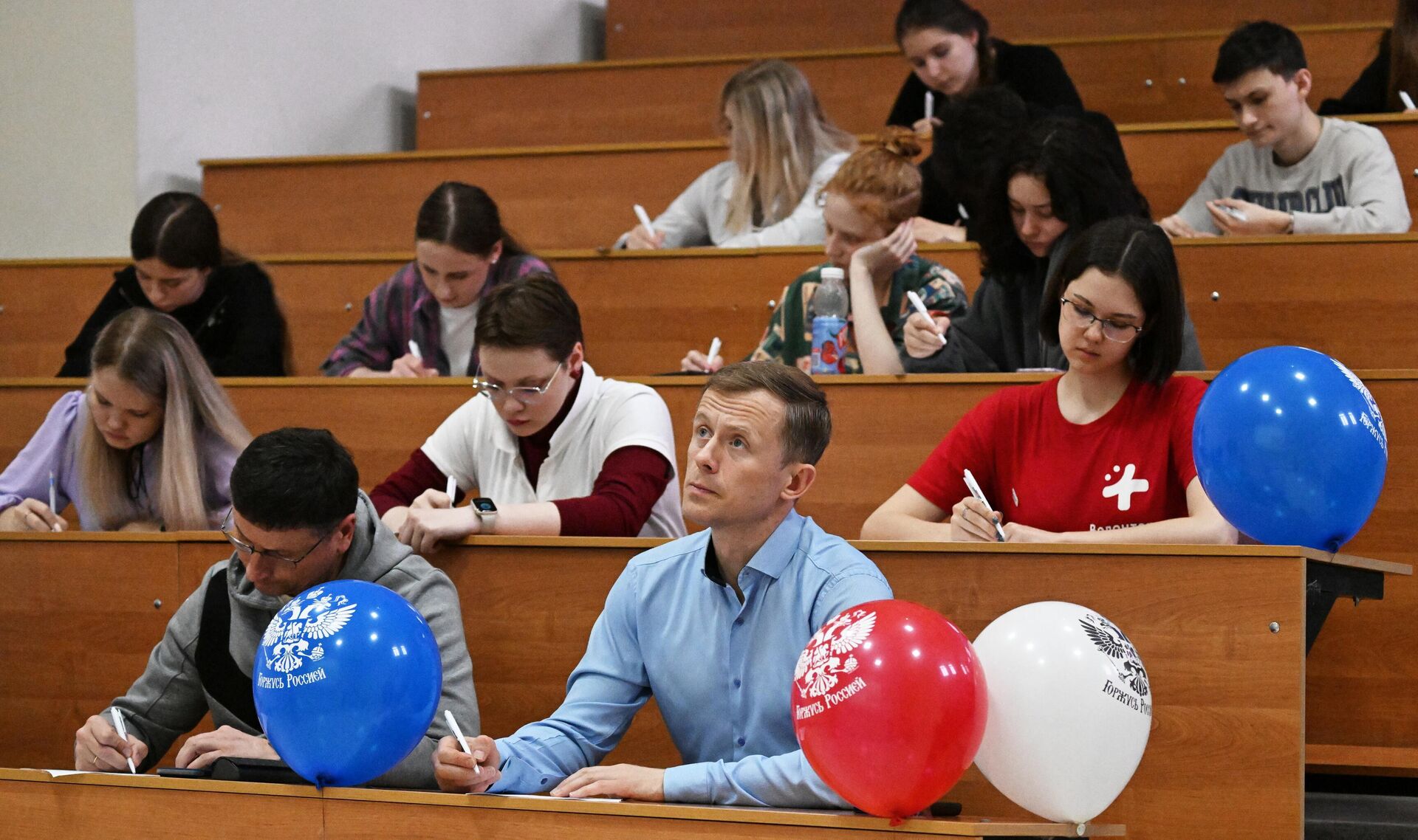 В Тихоокеанском Медицинском университете студенты-медики, в том числе и иностранные граждане, пишут Тотальный диктант, архивное фото В Тихоокеанском Медицинском университете студенты-медики, в том числе и иностранные граждане, пишут Тотальный диктант, архивное фото - Sputnik Беларусь, 1920, 07.08.2025