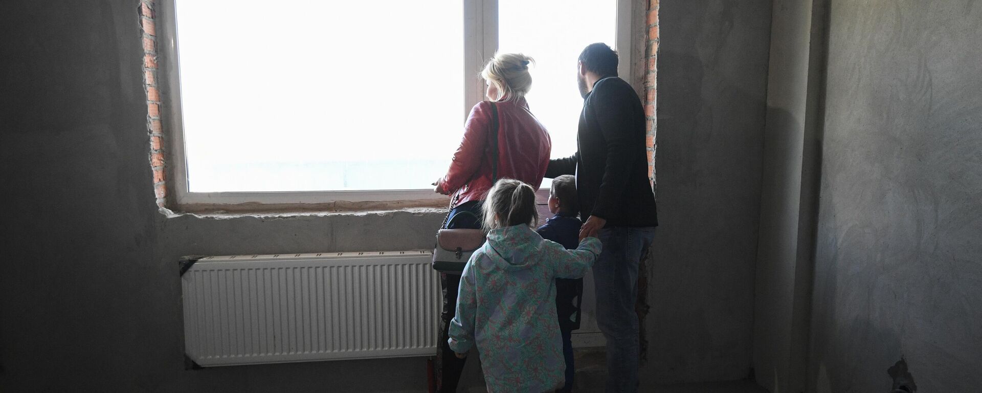 Вручение первых ключей от квартир жильцам нового дома Вручение первых ключей от квартир жильцам нового дома - Sputnik Беларусь, 1920, 19.03.2026