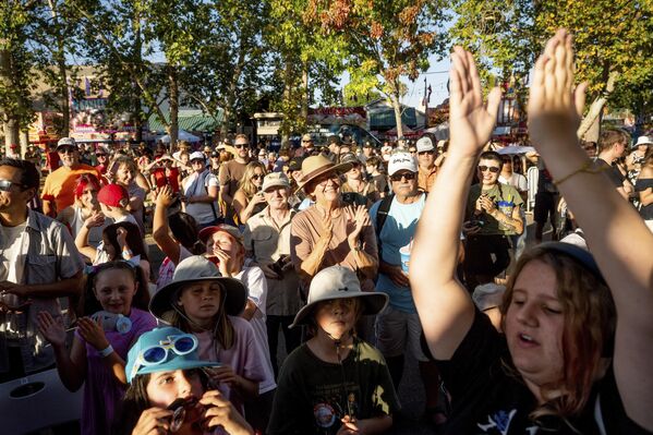Зрители во время конкурса. - Sputnik Беларусь