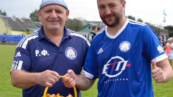 Антон Матвеенко с наградой - Sputnik Беларусь