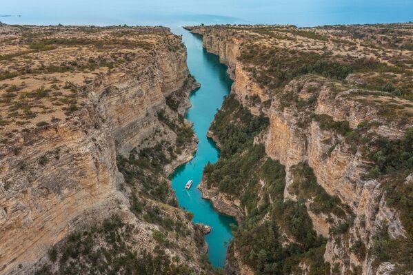 Снимок Чиркейского водохранилища  фотографа Сергея Крылова, представленный на фотовыставке С высоты птичьего полета - Sputnik Беларусь