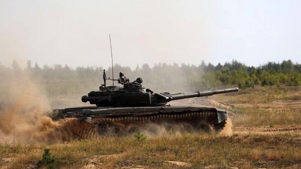 Танк падчас вучэнняў на палігоне ў Беларусі - Sputnik Беларусь
