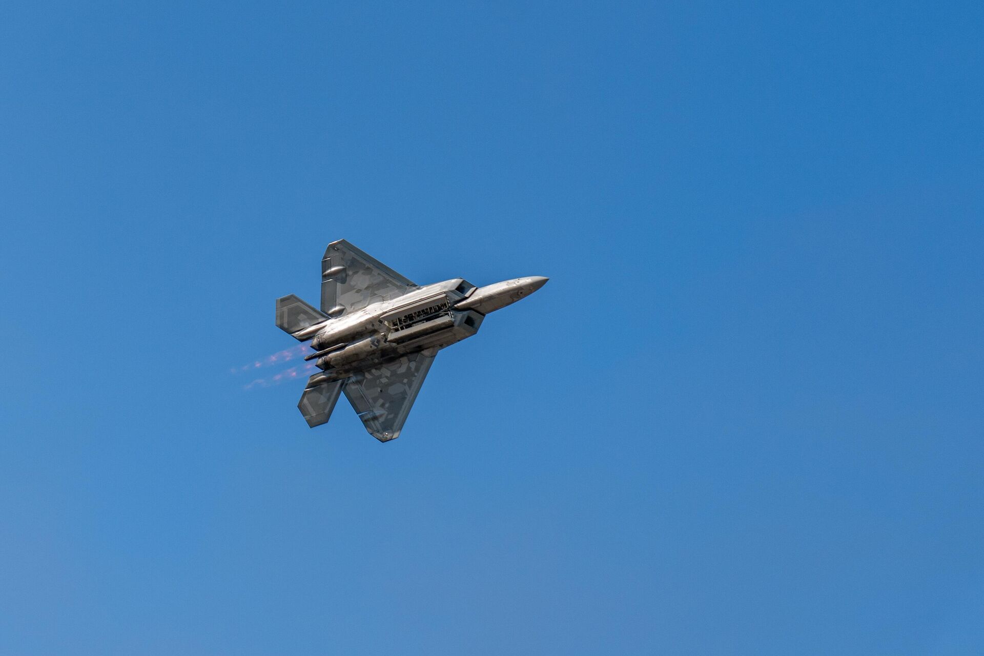 F-22 Raptor на авиашоу Arctic Thunder 2024 на военной базе Элмендорф-Ричардсон (JBER) в Анкоридже, Аляска F-22 Raptor на авиашоу Arctic Thunder 2024 на военной базе Элмендорф-Ричардсон (JBER) в Анкоридже, Аляска - Sputnik Беларусь, 1920, 14.08.2025