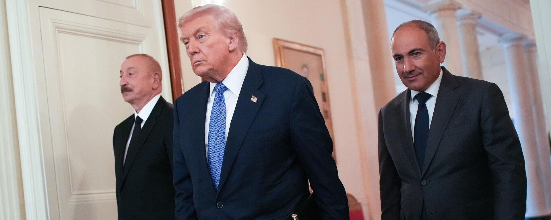 Ільхам Аліеў, Дональд Трамп і Нікол Пашынян у Белым доме - Sputnik Беларусь, 1920, 15.08.2025