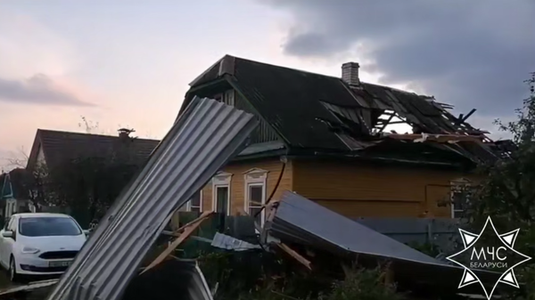 Спасатели ликвидируют последствия непогоды - Sputnik Беларусь