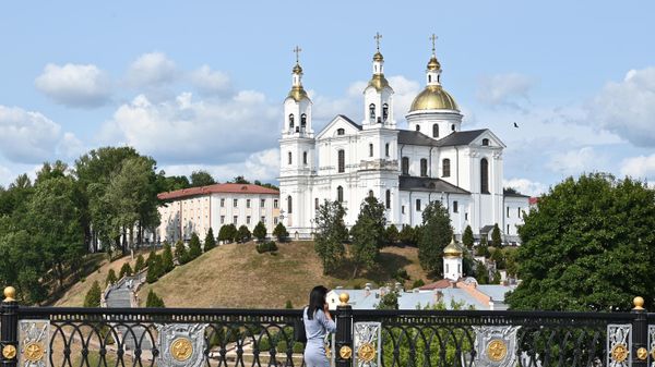 Свято-Успенский кафедральный собор на берегу Западной Двины в Витебске - Sputnik Беларусь