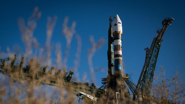 Устаноўка ракеты-носьбіта Союз-2.1б з касмічным апаратам Бион-М на стартавую пляцоўку касмадрома Байканур - Sputnik Беларусь