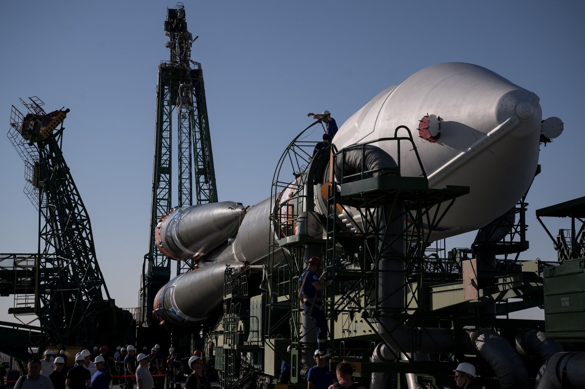 Вывоз ракеты-носителя Союз-2.1б с космическим аппаратом Бион-М на стартовую площадку космодрома Байконур Вывоз ракеты-носителя Союз-2.1б с космическим аппаратом Бион-М на стартовую площадку космодрома Байконур - Sputnik Беларусь, 1920, 20.08.2025
