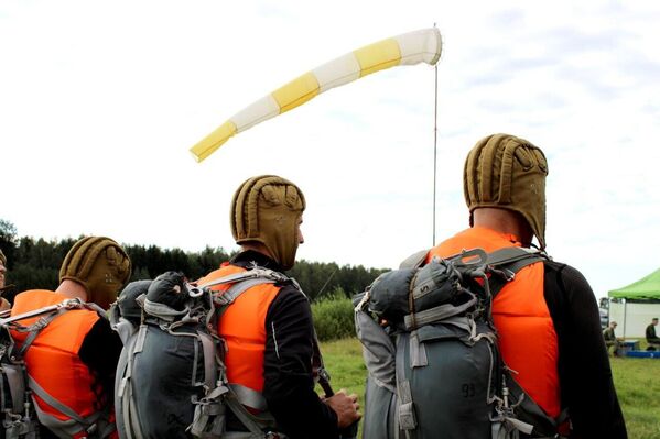 Белорусские спецназовцы отработали десантирование на воду - Sputnik Беларусь