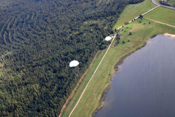 Белорусские спецназовцы отработали десантирование на воду - Sputnik Беларусь