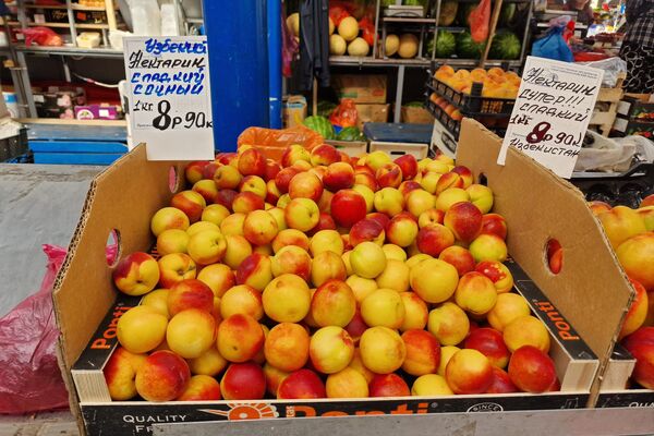 Фрукты на Комаровке - Sputnik Беларусь