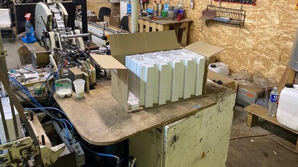 Подпольный сигаретный завод в Каунасе - Sputnik Беларусь