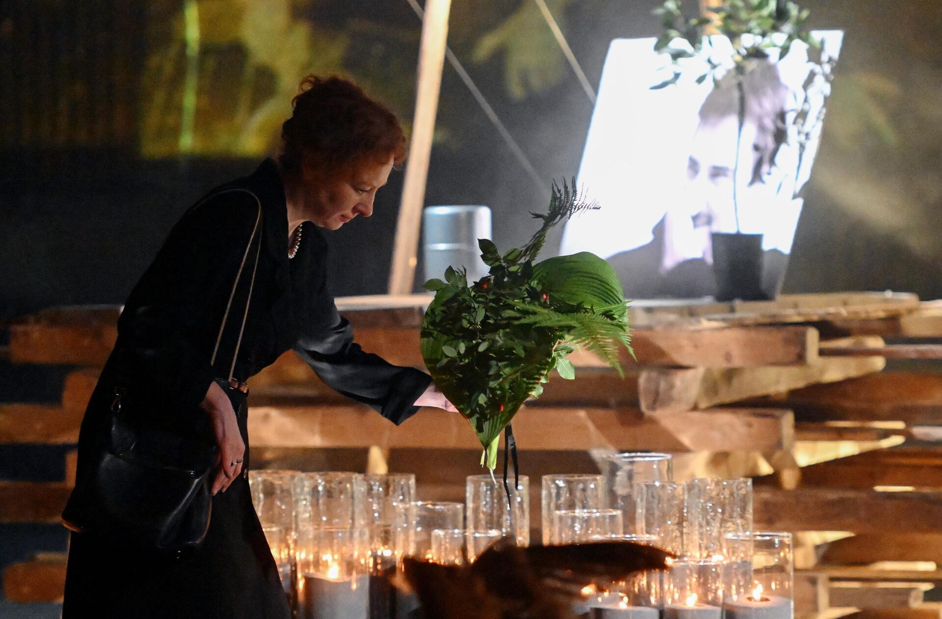 Актриса Арина Маракулина на церемонии прощания с режиссером Юрием Бутусовым - Sputnik Беларусь, 1920, 23.08.2025