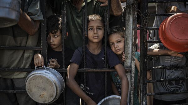 Раздача еды в городе Газа - Sputnik Беларусь