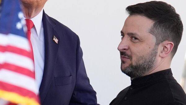 Владимир Зеленский во время встречи в Вашингтоне с президентом США Дональдом Трампом - Sputnik Беларусь