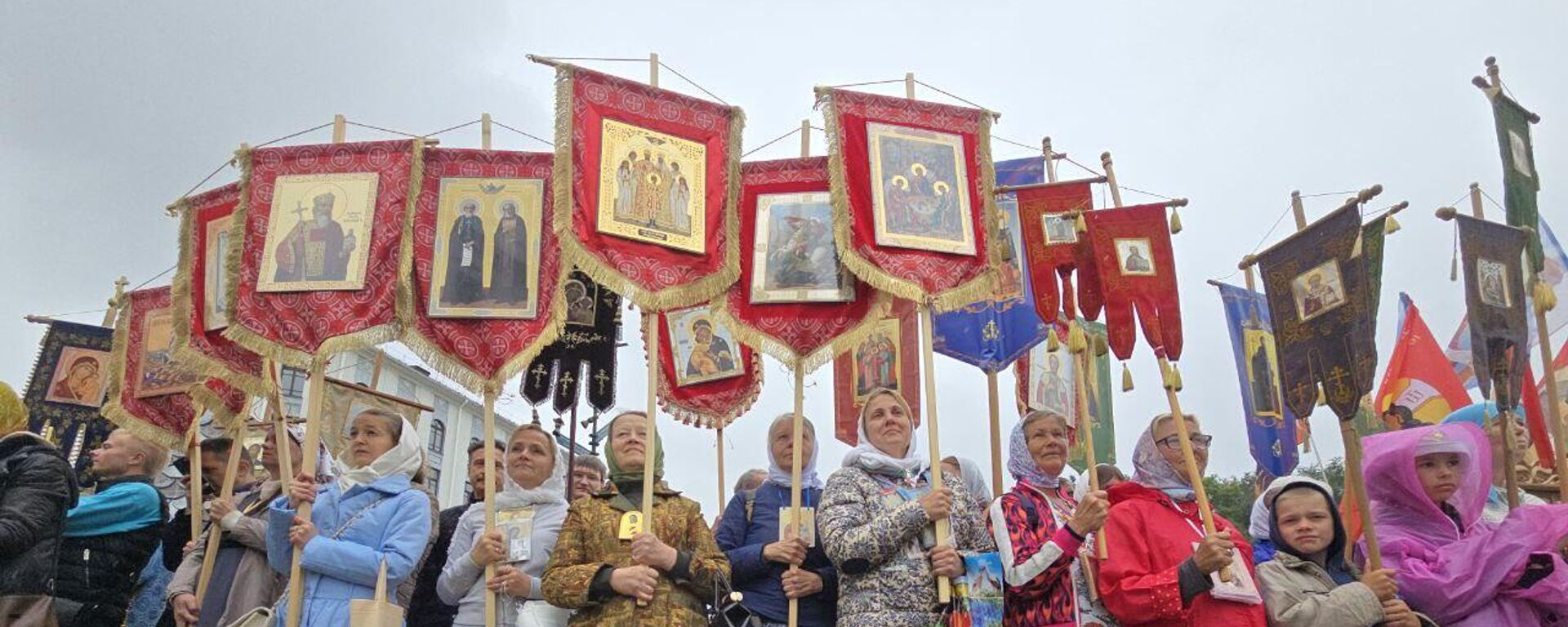 З малітвамі і выявамі святых: хрэсны ход дайшоў з Жыровіч да Мінска – відэа - Sputnik Беларусь, 1920, 26.08.2025