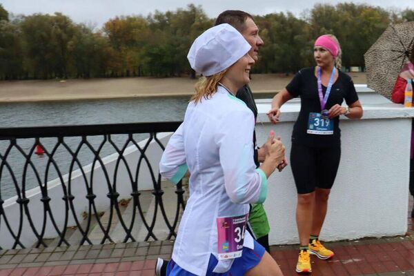 На марафонах Ольга любит представать в ярких и необычных образах - Sputnik Беларусь