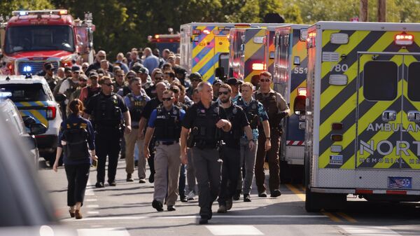 Полиция возле католической школе в городе Миннеаполисе  - Sputnik Беларусь