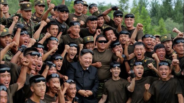 Ким Чен Ын наблюдал за подготовкой спецназа КНДР к параду в Пекине  - Sputnik Беларусь