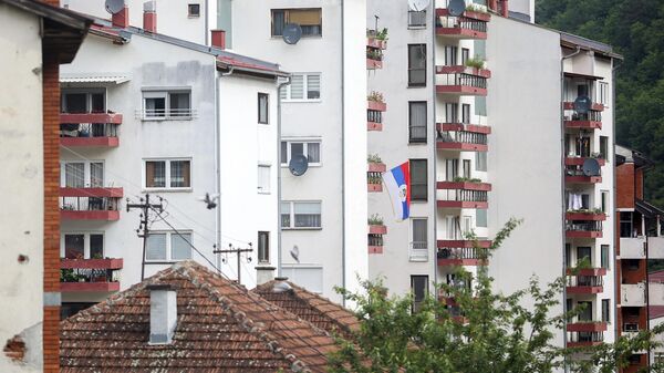 Флаг Республики Сербской на здании в Сребренице - Sputnik Беларусь