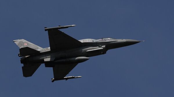 Военный истребитель F-16 - Sputnik Беларусь