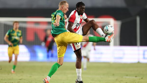 Игровой момент матча Неман - Райо Вальекано - Sputnik Беларусь