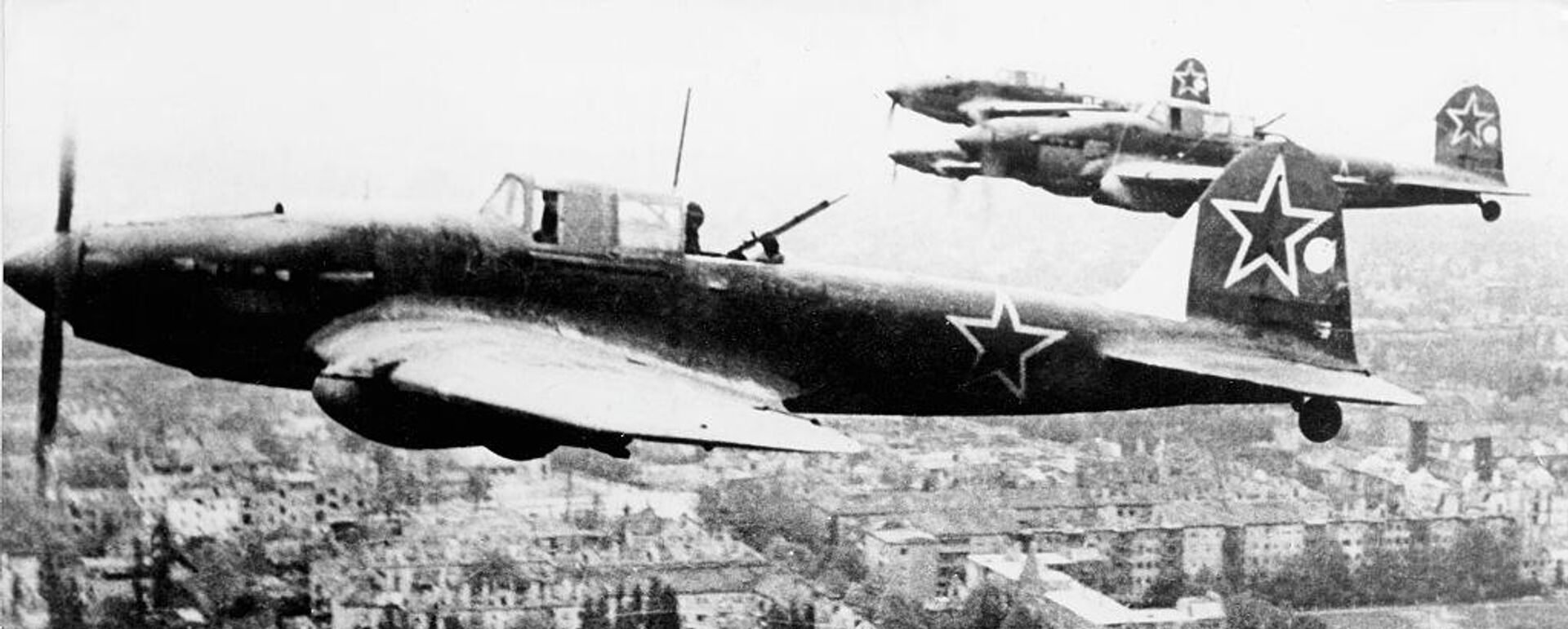 Истребители Ил-2 над Берлином (1945 год) - Sputnik Беларусь, 1920, 01.09.2025