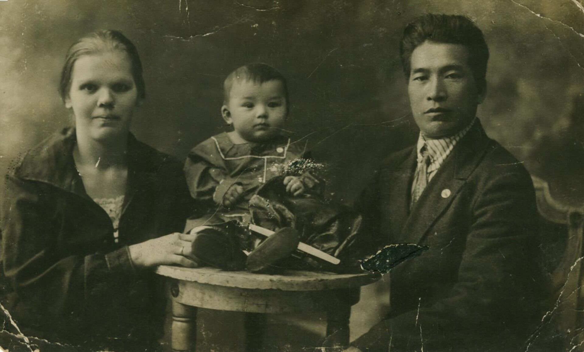 Андрей Лептин с семьей. 1930-е годы Андрей Лептин с семьей. 1930-е годы - Sputnik Беларусь, 1920, 02.09.2025