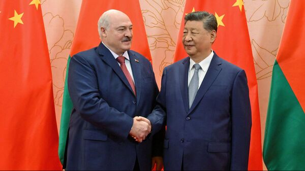 Прэзідэнт Беларусі Аляксандр Лукашэнка 31 жніўня ў Цяньцзіні правёў перагаворы са старшынёй КНР Сі Цзіньпінам - Sputnik Беларусь