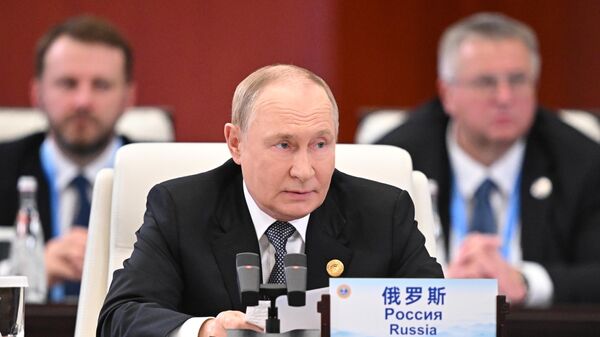 Прэзідэнт РФ Уладзімір Пуцін выступае на пасяджэнні Савета кіраўнікоў дзяржаў-членаў Шанхайскай арганізацыі супрацоўніцтва (ШАС) у Цяньцзіні - Sputnik Беларусь