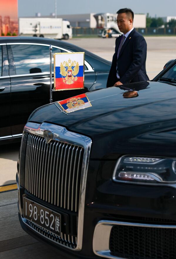 Картэж прэзідэнта РФ Уладзіміра Пуціна ў аэрапорце Біньхай горада Цяньцзінь у КНР. - Sputnik Беларусь