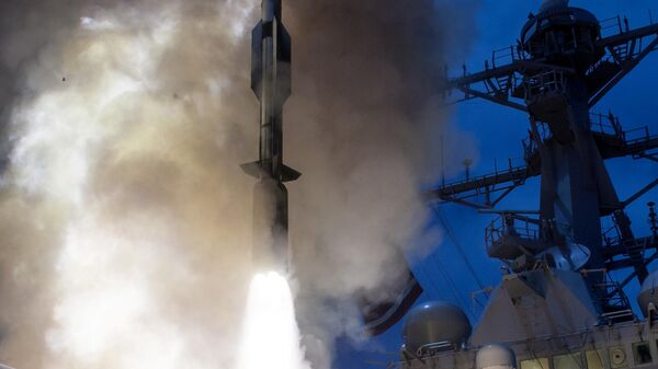 Эсминец ВМС США Джон Пол Джонс (DDG-53) класса Арли-Бёрк запускает ракету RIM-174 Standard ERAM (Standard Missile-6, SM-6) - Sputnik Беларусь