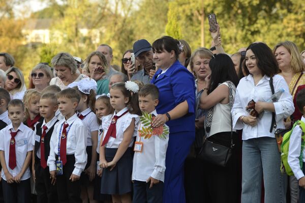 Линейка средней школы № 59 г. Гомеля - Sputnik Беларусь