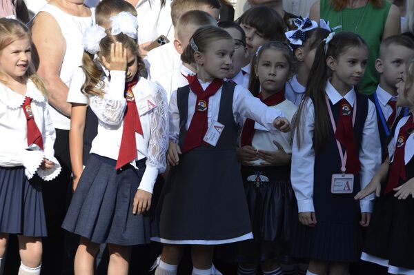 Линейка средней школы № 59 г. Гомеля - Sputnik Беларусь