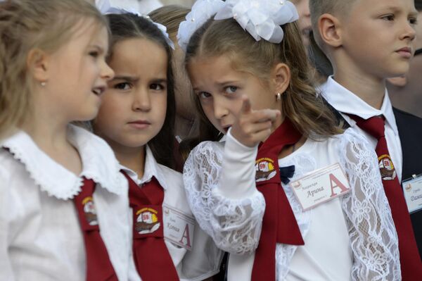 Линейка средней школы № 59 г. Гомеля - Sputnik Беларусь