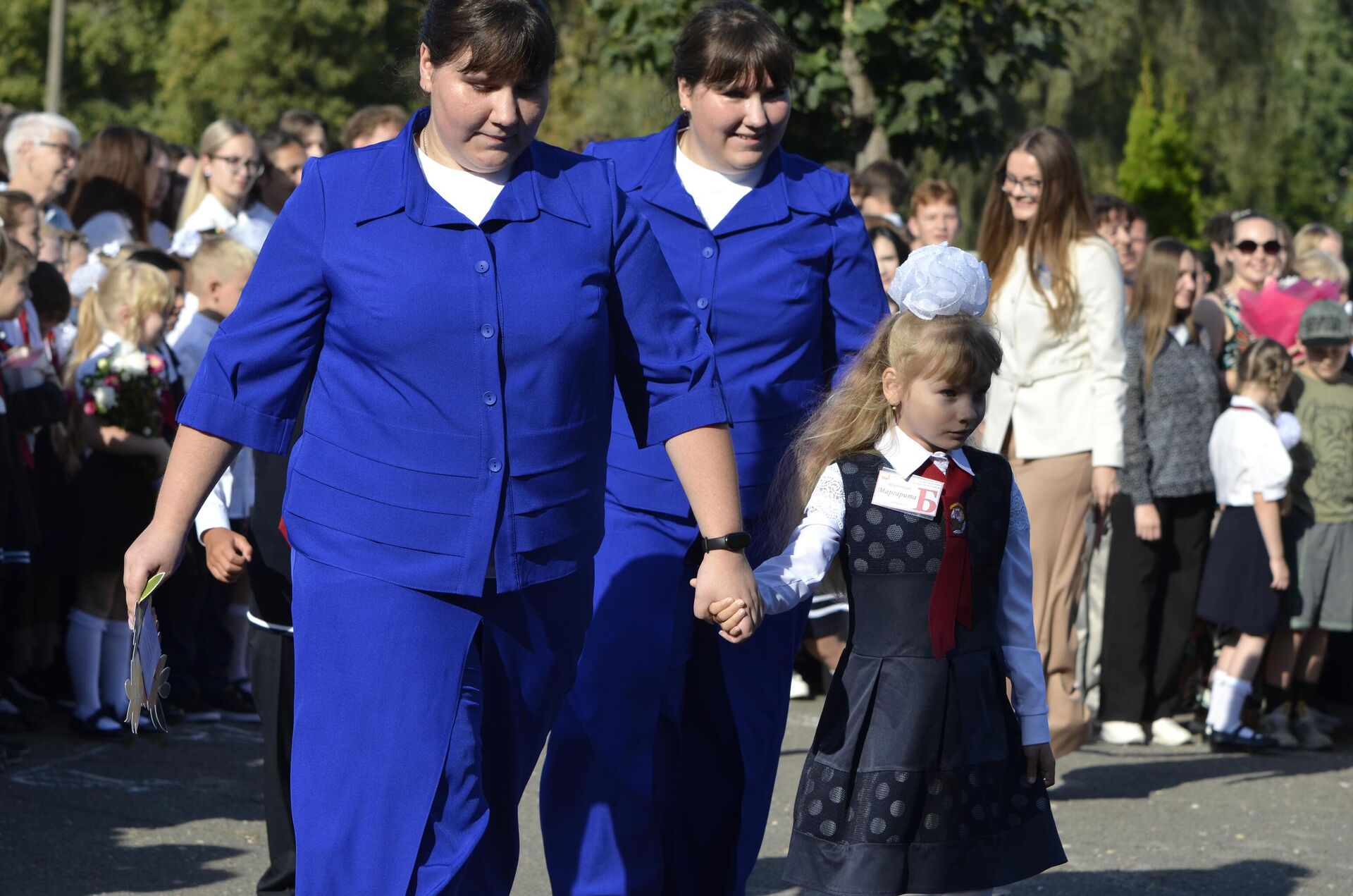 Сестры-близнецы – молодые специалисты, работают учителями начальных классов в одной школе - Sputnik Беларусь, 1920, 01.09.2025