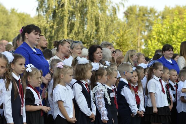 Линейка в средней школе № 59 г. Гомеля - Sputnik Беларусь