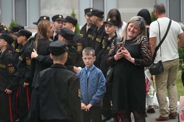 Более 100 юношей получили алые погоны в МСВУ Более 100 юношей получили алые погоны в МСВУ - Sputnik Беларусь
